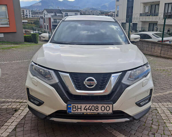 Белый Ниссан ИксТрейл, объемом двигателя 2 л и пробегом 63 тыс. км за 25550 $, фото 1 на Automoto.ua