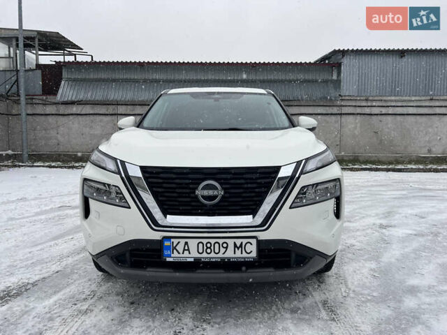Белый Ниссан ИксТрейл, объемом двигателя 1.5 л и пробегом 37 тыс. км за 30500 $, фото 1 на Automoto.ua