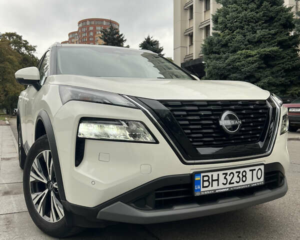 Белый Ниссан ИксТрейл, объемом двигателя 1.5 л и пробегом 37 тыс. км за 39000 $, фото 1 на Automoto.ua