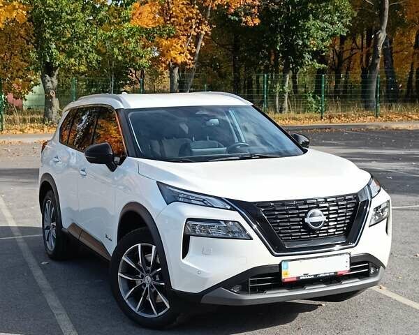 Білий Ніссан ІксТрейл, об'ємом двигуна 1.5 л та пробігом 12 тис. км за 41000 $, фото 1 на Automoto.ua