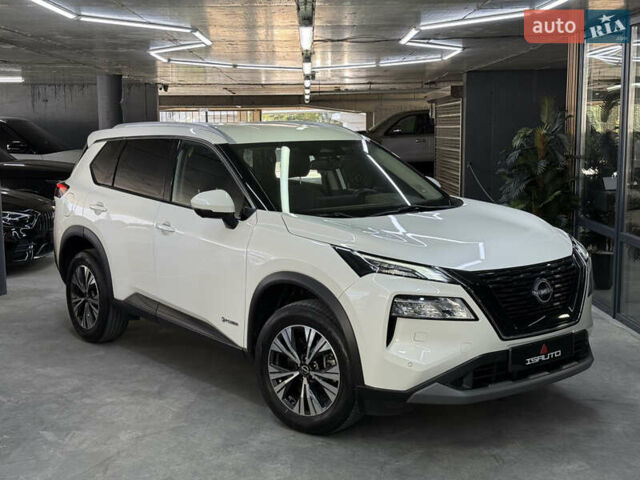 Белый Ниссан ИксТрейл, объемом двигателя 1.5 л и пробегом 37 тыс. км за 37900 $, фото 1 на Automoto.ua