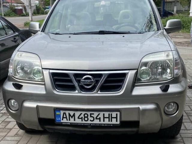 Бежевый Ниссан ИксТрейл, объемом двигателя 2 л и пробегом 305 тыс. км за 4700 $, фото 1 на Automoto.ua