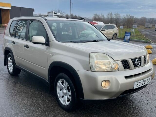 Бежевый Ниссан ИксТрейл, объемом двигателя 2 л и пробегом 282 тыс. км за 4000 $, фото 1 на Automoto.ua