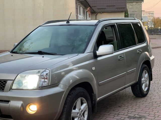 Бежевый Ниссан ИксТрейл, объемом двигателя 2.2 л и пробегом 337 тыс. км за 3650 $, фото 1 на Automoto.ua