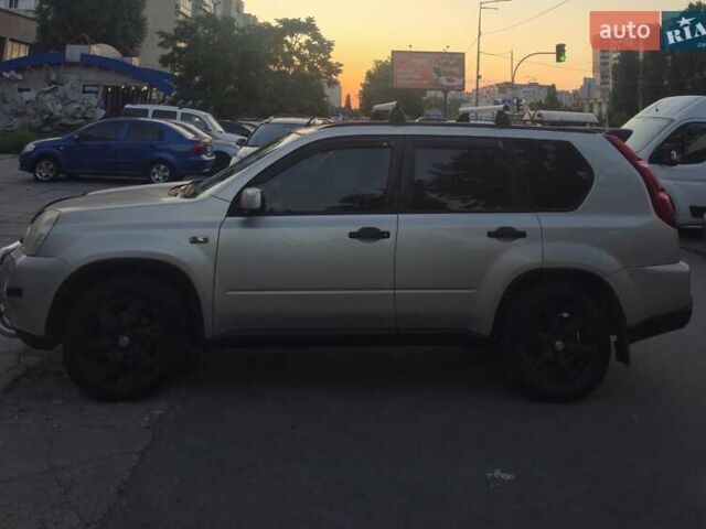 Бежевий Ніссан ІксТрейл, об'ємом двигуна 2 л та пробігом 285 тис. км за 7500 $, фото 1 на Automoto.ua