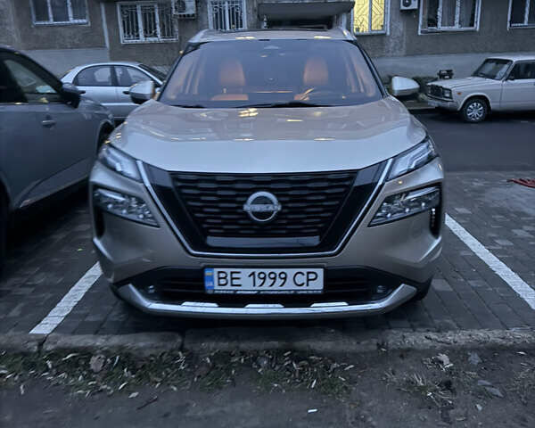 Бежевий Ніссан ІксТрейл, об'ємом двигуна 1.5 л та пробігом 35 тис. км за 44000 $, фото 1 на Automoto.ua