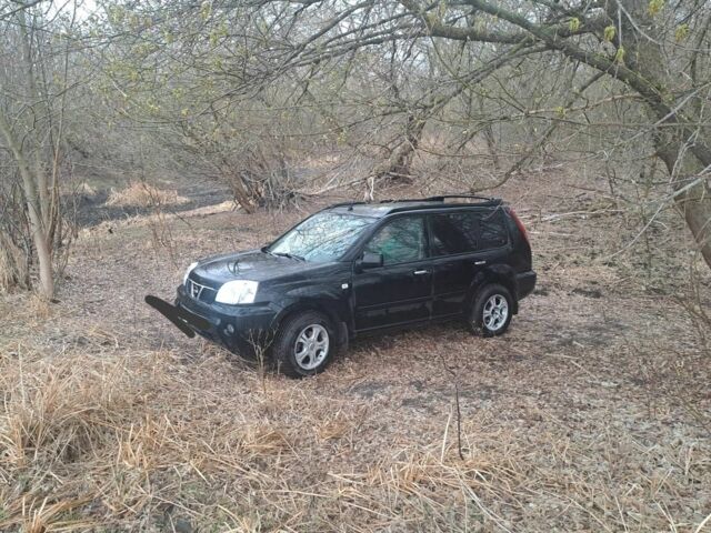 Черный Ниссан ИксТрейл, объемом двигателя 2.2 л и пробегом 290 тыс. км за 4500 $, фото 1 на Automoto.ua