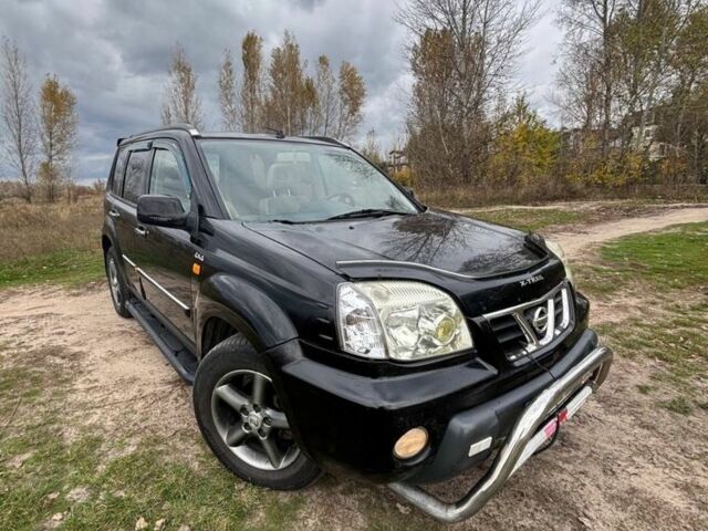 Черный Ниссан ИксТрейл, объемом двигателя 2.2 л и пробегом 300 тыс. км за 4000 $, фото 1 на Automoto.ua