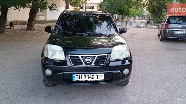 Черный Ниссан ИксТрейл, объемом двигателя 2 л и пробегом 300 тыс. км за 6300 $, фото 1 на Automoto.ua
