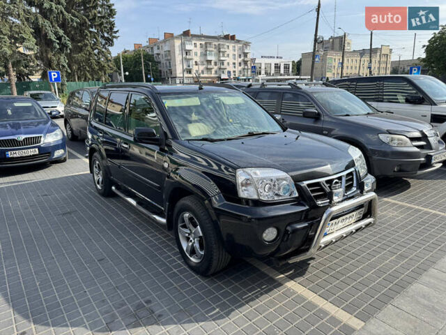 Черный Ниссан ИксТрейл, объемом двигателя 2.5 л и пробегом 318 тыс. км за 8000 $, фото 1 на Automoto.ua