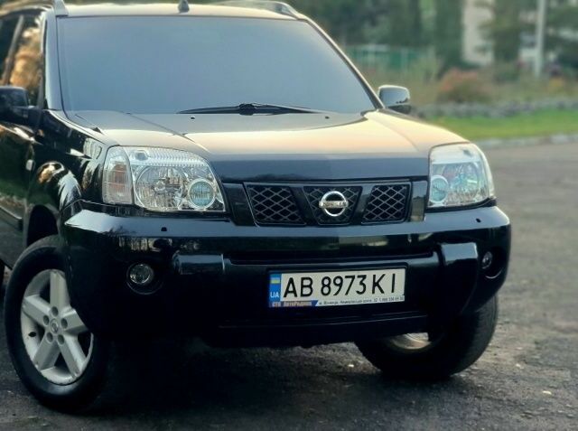 Черный Ниссан ИксТрейл, объемом двигателя 2.5 л и пробегом 260 тыс. км за 5150 $, фото 1 на Automoto.ua