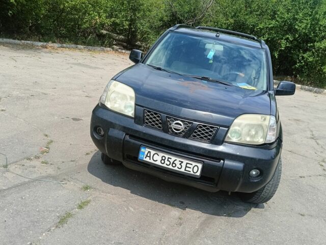 Черный Ниссан ИксТрейл, объемом двигателя 2.2 л и пробегом 338 тыс. км за 2900 $, фото 1 на Automoto.ua