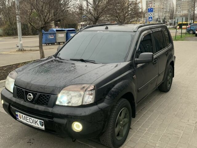 Чорний Ніссан ІксТрейл, об'ємом двигуна 2.2 л та пробігом 390 тис. км за 3561 $, фото 1 на Automoto.ua