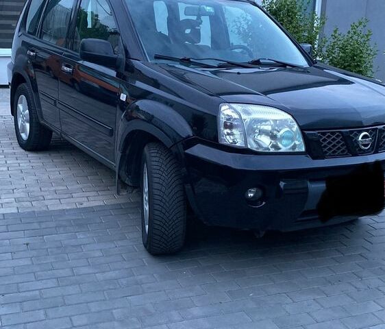 Черный Ниссан ИксТрейл, объемом двигателя 2.2 л и пробегом 225 тыс. км за 3800 $, фото 1 на Automoto.ua