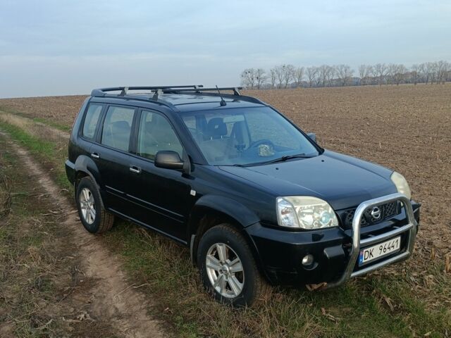 Черный Ниссан ИксТрейл, объемом двигателя 2.2 л и пробегом 294 тыс. км за 5000 $, фото 1 на Automoto.ua