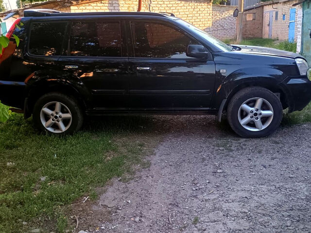 Чорний Ніссан ІксТрейл, об'ємом двигуна 2.2 л та пробігом 250 тис. км за 3500 $, фото 1 на Automoto.ua