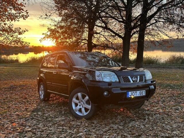 Черный Ниссан ИксТрейл, объемом двигателя 2.2 л и пробегом 306 тыс. км за 3300 $, фото 1 на Automoto.ua