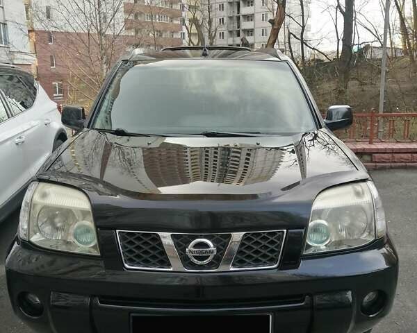 Черный Ниссан ИксТрейл, объемом двигателя 2.5 л и пробегом 261 тыс. км за 8300 $, фото 1 на Automoto.ua