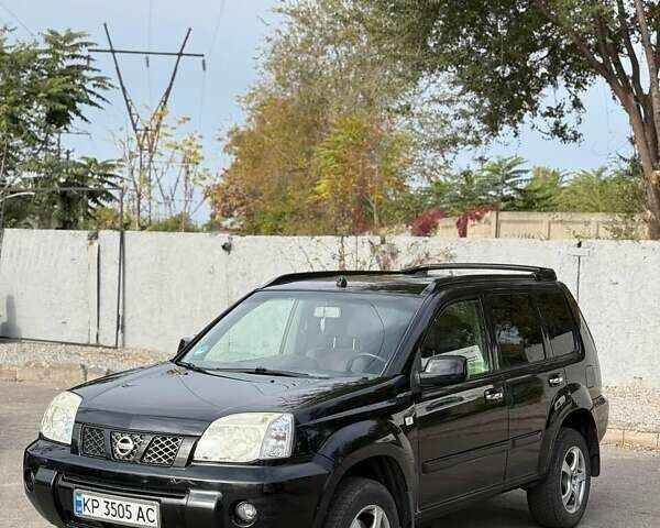 Черный Ниссан ИксТрейл, объемом двигателя 2.2 л и пробегом 360 тыс. км за 7200 $, фото 1 на Automoto.ua