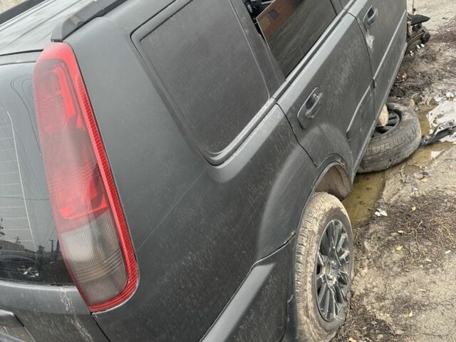 Черный Ниссан ИксТрейл, объемом двигателя 2.2 л и пробегом 250 тыс. км за 1500 $, фото 1 на Automoto.ua