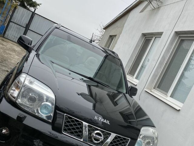 Черный Ниссан ИксТрейл, объемом двигателя 2 л и пробегом 300 тыс. км за 7000 $, фото 1 на Automoto.ua