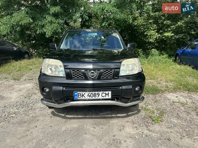 Чорний Ніссан ІксТрейл, об'ємом двигуна 2.49 л та пробігом 256 тис. км за 7000 $, фото 1 на Automoto.ua