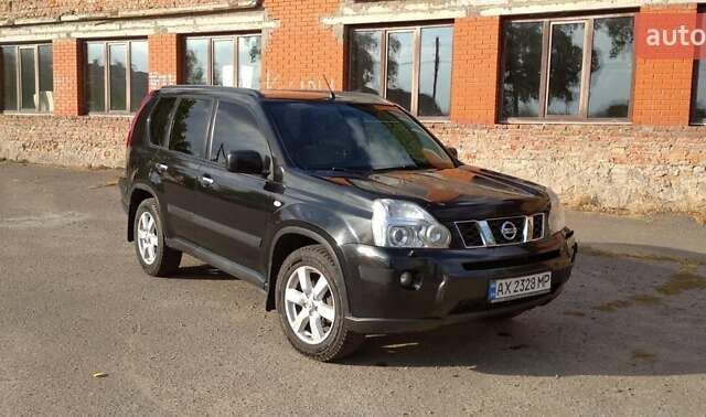 Черный Ниссан ИксТрейл, объемом двигателя 2 л и пробегом 240 тыс. км за 9700 $, фото 1 на Automoto.ua