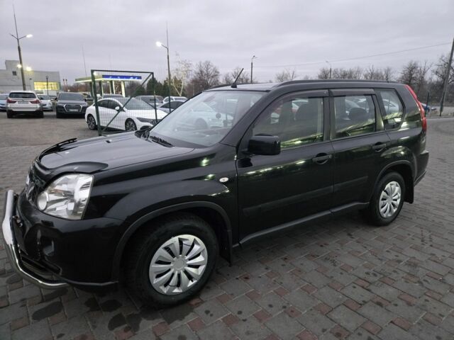 Чорний Ніссан ІксТрейл, об'ємом двигуна 2 л та пробігом 200 тис. км за 10300 $, фото 1 на Automoto.ua