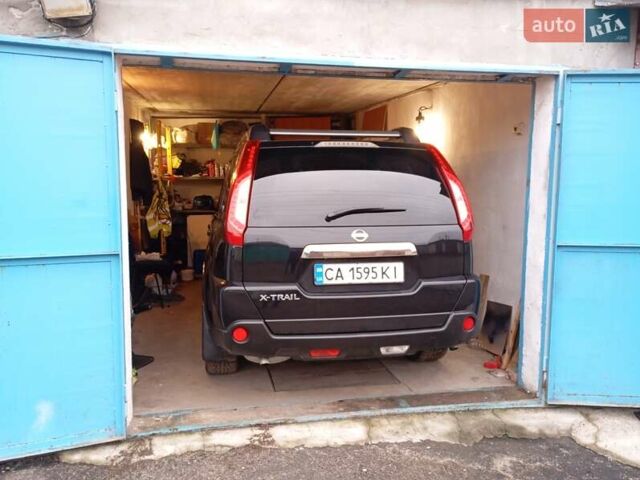 Черный Ниссан ИксТрейл, объемом двигателя 2 л и пробегом 238 тыс. км за 10500 $, фото 1 на Automoto.ua