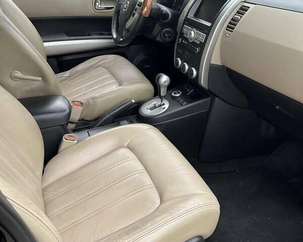 Черный Ниссан ИксТрейл, объемом двигателя 2.5 л и пробегом 350 тыс. км за 6300 $, фото 1 на Automoto.ua