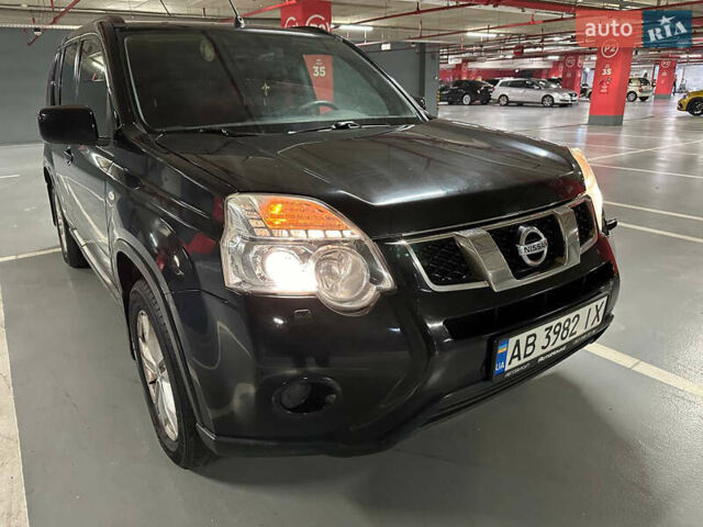 Черный Ниссан ИксТрейл, объемом двигателя 2 л и пробегом 183 тыс. км за 10500 $, фото 1 на Automoto.ua