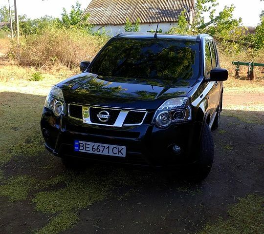 Черный Ниссан ИксТрейл, объемом двигателя 2 л и пробегом 180 тыс. км за 14500 $, фото 1 на Automoto.ua