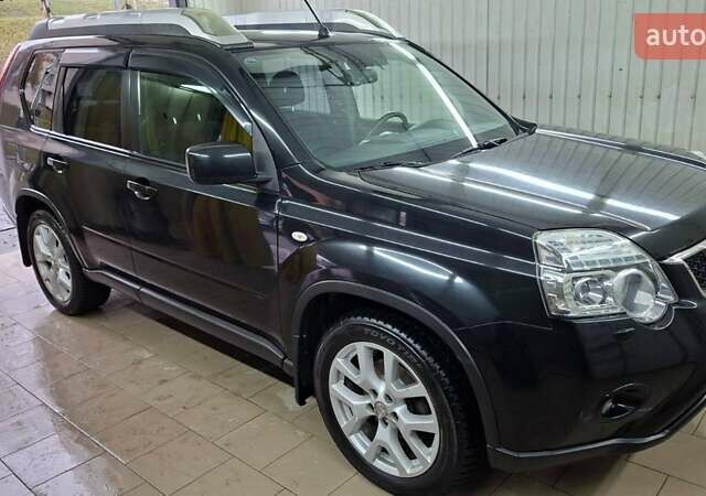 Черный Ниссан ИксТрейл, объемом двигателя 2 л и пробегом 213 тыс. км за 11950 $, фото 1 на Automoto.ua