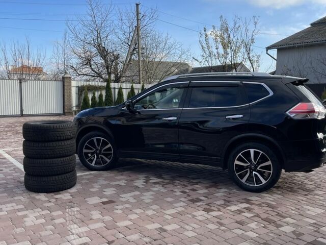 Черный Ниссан ИксТрейл, объемом двигателя 1.6 л и пробегом 186 тыс. км за 14750 $, фото 1 на Automoto.ua