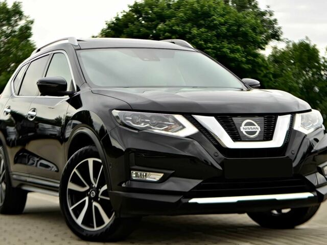 Черный Ниссан ИксТрейл, объемом двигателя 1.6 л и пробегом 47 тыс. км за 13800 $, фото 1 на Automoto.ua