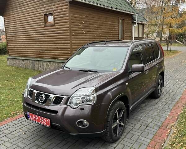 Фиолетовый Ниссан ИксТрейл, объемом двигателя 2 л и пробегом 210 тыс. км за 14800 $, фото 1 на Automoto.ua