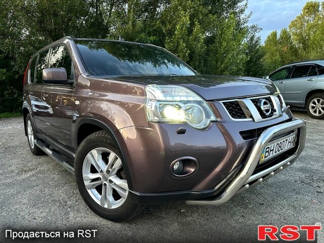 Фиолетовый Ниссан ИксТрейл, объемом двигателя 2.5 л и пробегом 124 тыс. км за 11500 $, фото 1 на Automoto.ua