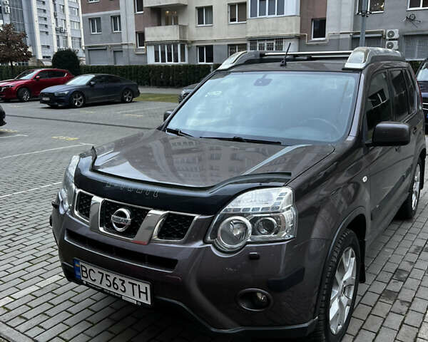 Фиолетовый Ниссан ИксТрейл, объемом двигателя 2 л и пробегом 253 тыс. км за 11000 $, фото 1 на Automoto.ua