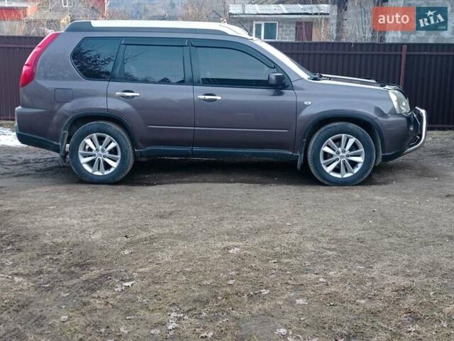 Коричневый Ниссан ИксТрейл, объемом двигателя 2 л и пробегом 285 тыс. км за 8600 $, фото 1 на Automoto.ua