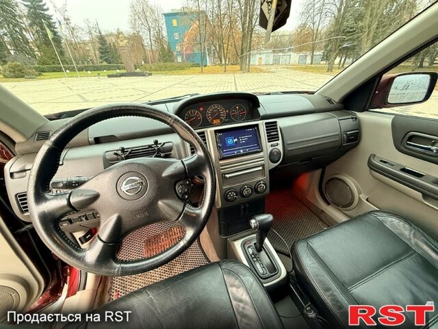 Красный Ниссан ИксТрейл, объемом двигателя 2.5 л и пробегом 270 тыс. км за 5600 $, фото 1 на Automoto.ua