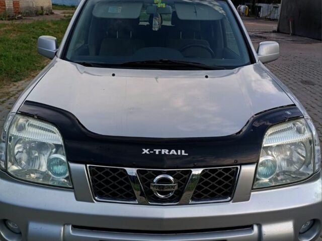 Серый Ниссан ИксТрейл, объемом двигателя 2.2 л и пробегом 220 тыс. км за 4900 $, фото 1 на Automoto.ua