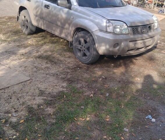 Сірий Ніссан ІксТрейл, об'ємом двигуна 0 л та пробігом 300 тис. км за 792 $, фото 1 на Automoto.ua