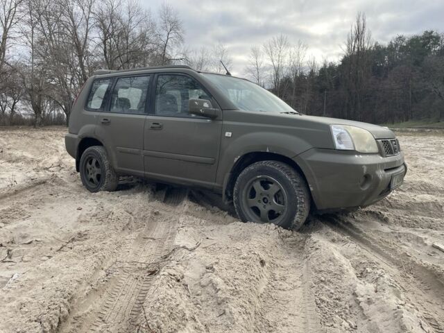 Серый Ниссан ИксТрейл, объемом двигателя 2.2 л и пробегом 295 тыс. км за 3800 $, фото 1 на Automoto.ua