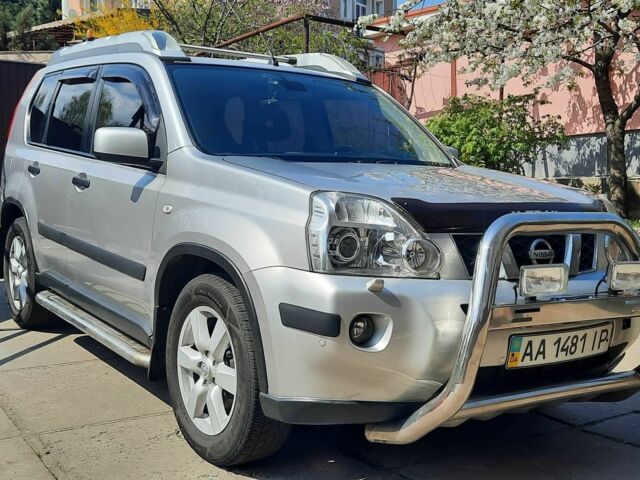 Сірий Ніссан ІксТрейл, об'ємом двигуна 2.5 л та пробігом 143 тис. км за 9985 $, фото 1 на Automoto.ua