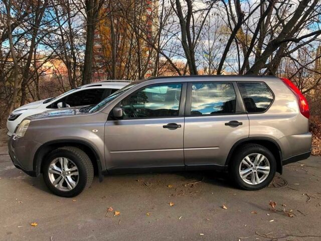 Серый Ниссан ИксТрейл, объемом двигателя 2 л и пробегом 340 тыс. км за 7949 $, фото 1 на Automoto.ua