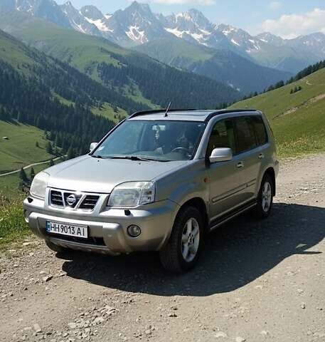 Серый Ниссан ИксТрейл, объемом двигателя 2 л и пробегом 231 тыс. км за 5300 $, фото 1 на Automoto.ua