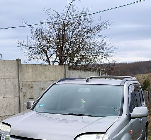 Сірий Ніссан ІксТрейл, об'ємом двигуна 2.2 л та пробігом 275 тис. км за 4320 $, фото 1 на Automoto.ua