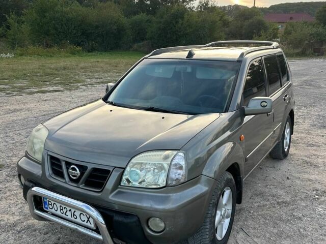 Сірий Ніссан ІксТрейл, об'ємом двигуна 2.2 л та пробігом 400 тис. км за 4699 $, фото 1 на Automoto.ua