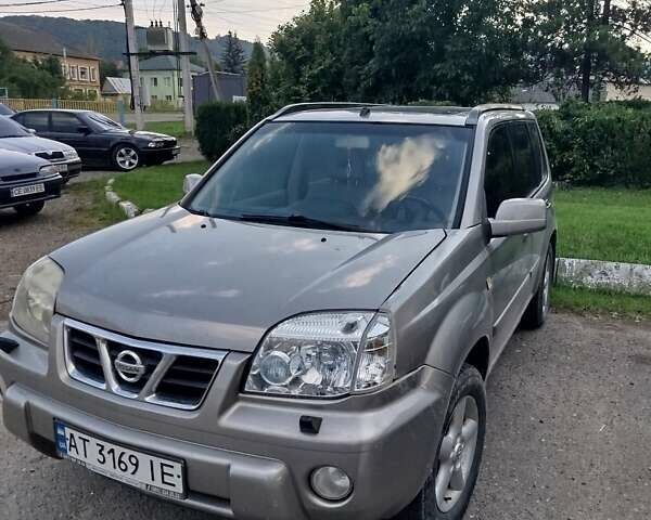 Сірий Ніссан ІксТрейл, об'ємом двигуна 2 л та пробігом 230 тис. км за 4900 $, фото 1 на Automoto.ua