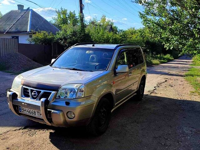 Сірий Ніссан ІксТрейл, об'ємом двигуна 2.5 л та пробігом 390 тис. км за 5000 $, фото 1 на Automoto.ua